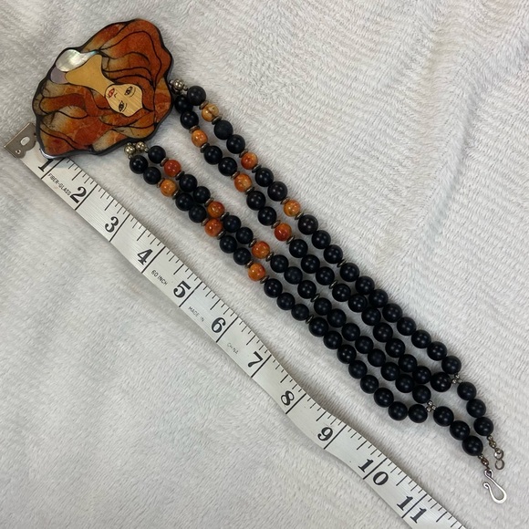 Necklace with Woman hanging from beads - Picture 3 of 8